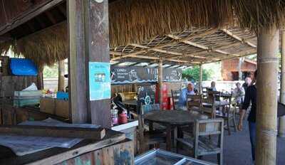 Warung Pantai Batu Belig