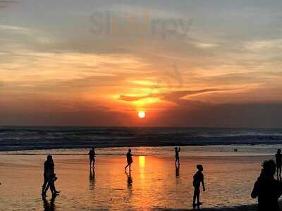 Warung Pantai Batu Belig