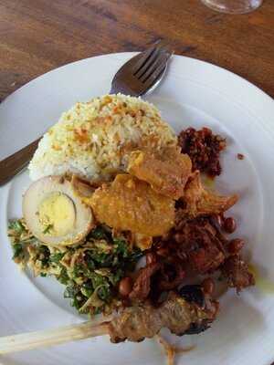 Nasi Ayam Kedewatan Ibu Mangku