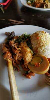 Nasi Ayam Kedewatan Ibu Mangku