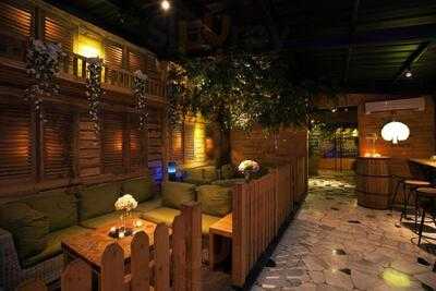 The 3 House Bistro & Lounge