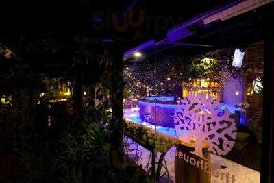 The 3 House Bistro & Lounge