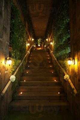 The 3 House Bistro & Lounge