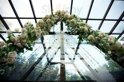 The 3 House Bistro & Lounge