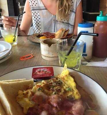 Sidoi Hotel Restaurant Bar