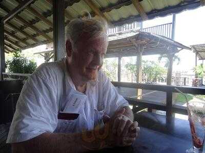 Zeus Cafe And Lounge