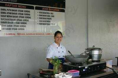 Zeus Cafe And Lounge