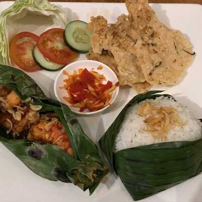 Hotel Tentrem Yogyakarta Pool Bar