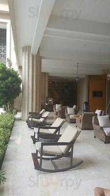 Hotel Tentrem Yogyakarta Pool Bar