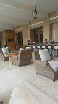 Hotel Tentrem Yogyakarta Pool Bar