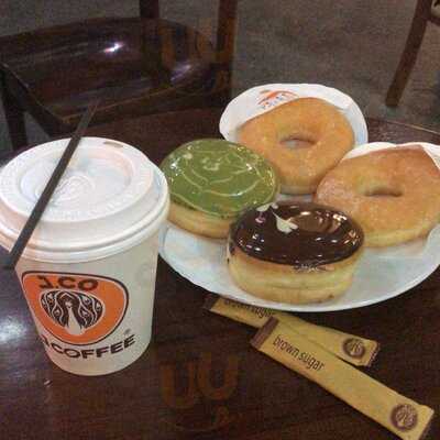 J Co Donuts & Coffee