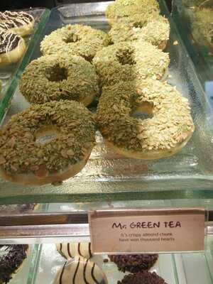 J Co Donuts & Coffee