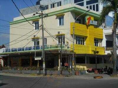 Es Teler 77 Pantai Losari