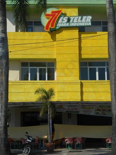 Es Teler 77 Pantai Losari