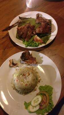 Sapu Lidi Makan Di Sawah