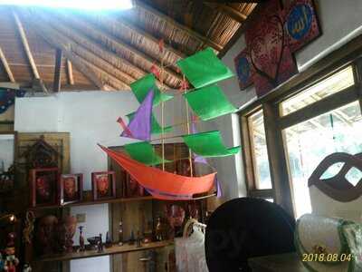 Sapu Lidi Makan Di Sawah