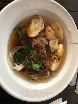 Pavoz Restaurant & Bar