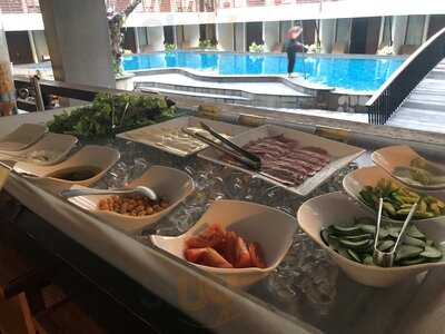 Pavoz Restaurant & Bar