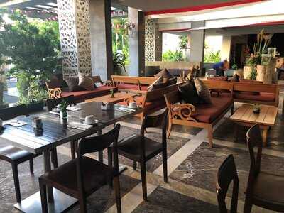 Pavoz Restaurant & Bar