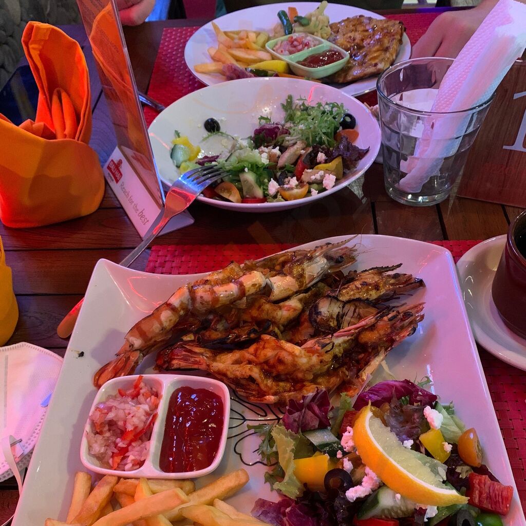 Pazzo Bar & Restaurant