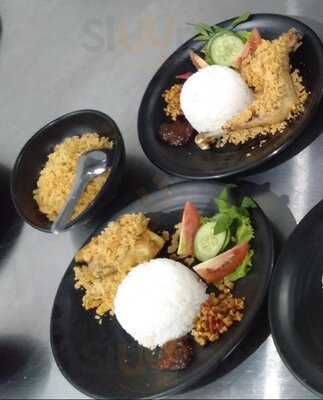 Ayam Goreng Panas Mbok Berek