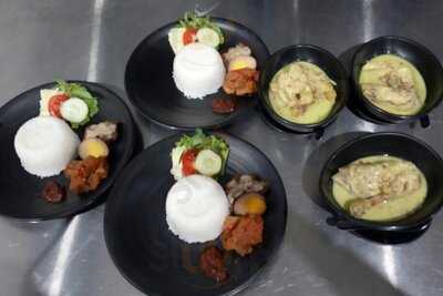 Ayam Goreng Panas Mbok Berek