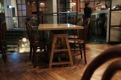 Mama Goose Restaurant & Bar