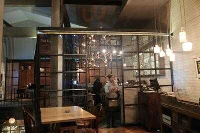 Mama Goose Restaurant & Bar