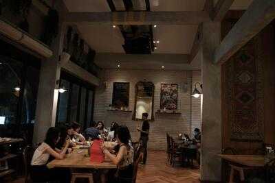 Mama Goose Restaurant & Bar