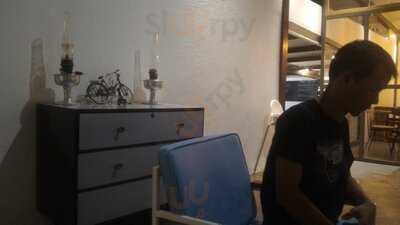 Kedai Kopi Dan Makanan Ketan Susu