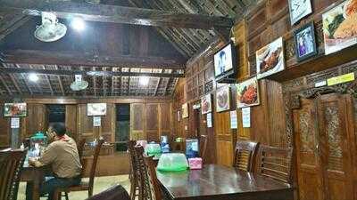 Warung Sop Buntut Ibu Samino Senayan