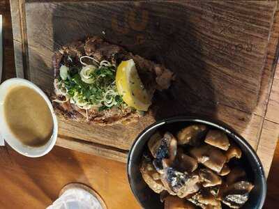 Romeos Bar & Grillery