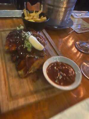 Romeos Bar & Grillery