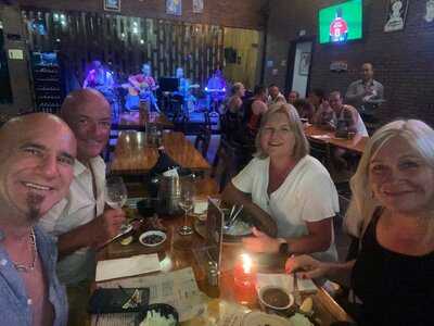 Romeos Bar & Grillery