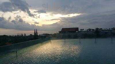 U Paasha Rooftop Pool Bar