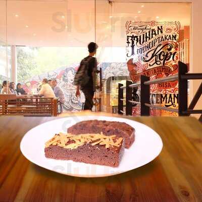 Bakwan & Coffee Tee Box