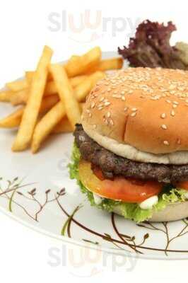 Basil Bistro With Lounge