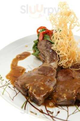 Basil Bistro With Lounge