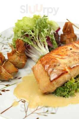 Basil Bistro With Lounge