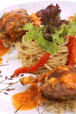 Basil Bistro With Lounge