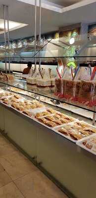 Delicious Cake & Bakery