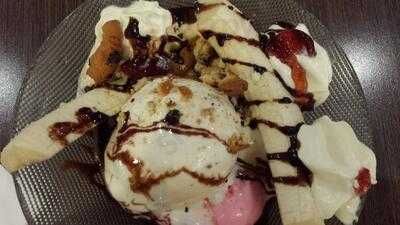 Pizza Hut - Giant Ciledug