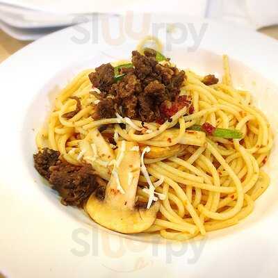 Pizza Hut - Giant Ciledug