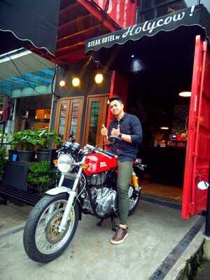 Steak Hotel By Holycow! Tkp Radio Dalam