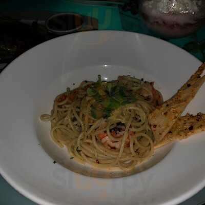 Cloud Lounge & Dining