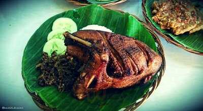 Bebek Ireng Suroboyo Cak Baz