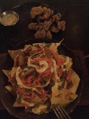 Common People Eatery & Bar