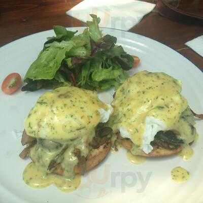 Common People Eatery & Bar