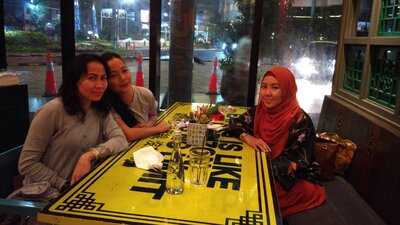 Fook Yew Shanghai Bistro And Bubble Tea Lab