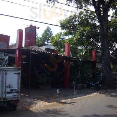 Zoecomics Library Shop & Cafe